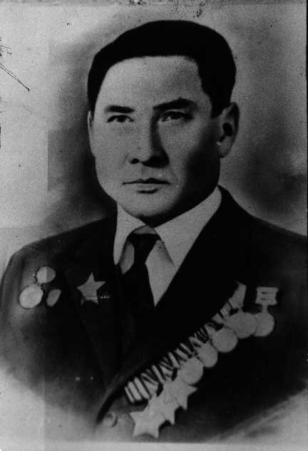Хурмат Хамзеевич Хусаинов родился в 1920 г
